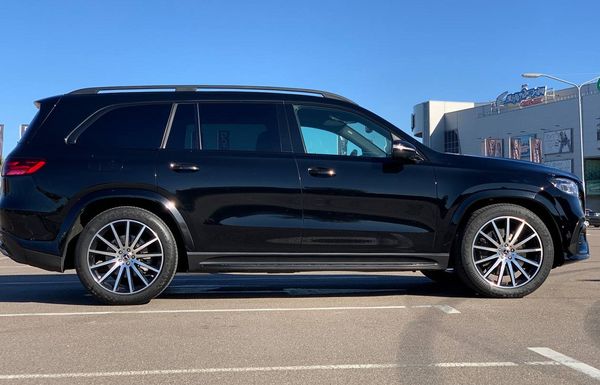 Позашляховик Mercedes Benz Gls AMG 400 прокат оренда з водієм
