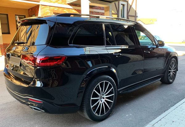 Позашляховик Mercedes Benz Gls AMG 400 прокат оренда з водієм