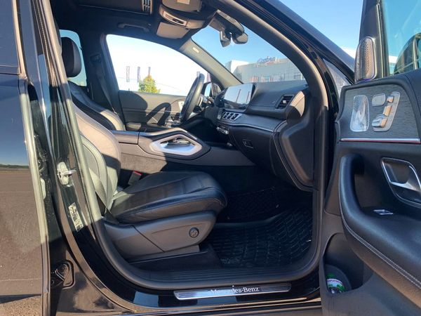 Позашляховик Mercedes Benz Gls AMG 400 прокат оренда з водієм