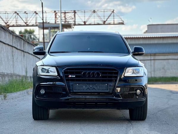 Внедорожник Audi Q5-Quattro черный арендовать c водителем прокат без водителя