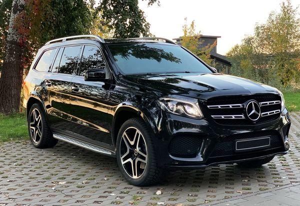 Аренда внедорожника Mercedes GLS 350 черный на свадьбу трансфер