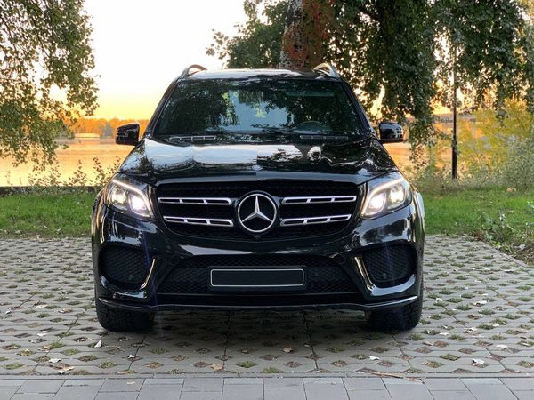 Аренда внедорожника Mercedes GLS 350 черный на свадьбу трансфер