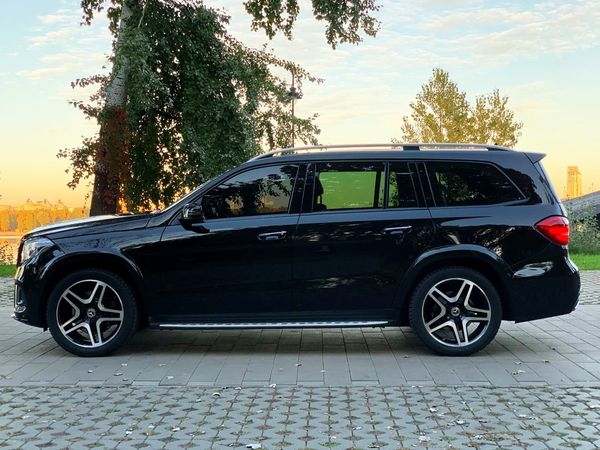 Аренда внедорожника Mercedes GLS 350 черный на свадьбу трансфер