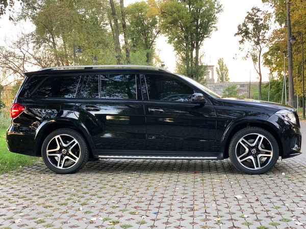 Аренда внедорожника Mercedes GLS 350 черный на свадьбу трансфер