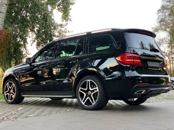 Аренда внедорожника Mercedes GLS 350 черный на свадьбу трансфер