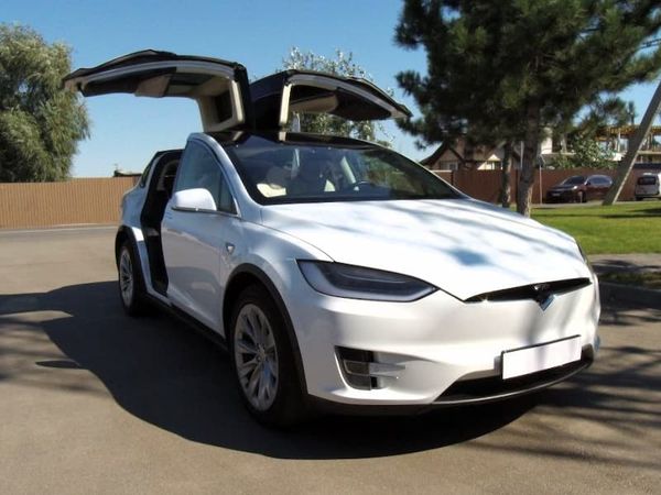 Tesla Model X белая электрический внедорожник заказать джип на свадьбу