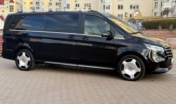 Замовити мікроавтобус на весілля Mercedes Benz V class 2025 року з водієм