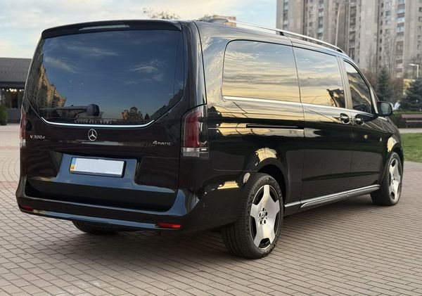 Замовити мікроавтобус на весілля Mercedes Benz V class 2025 року з водієм