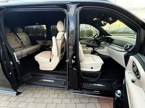 Замовити мікроавтобус на весілля Mercedes Benz V class 2025 року з водієм