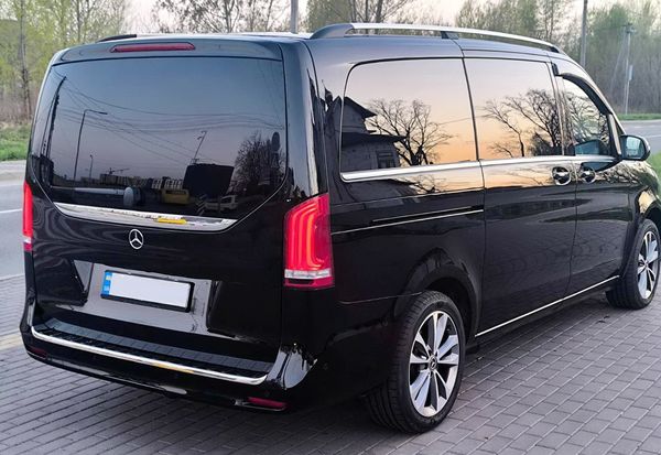 Оренда Mercedes Benz V class 2022 року на весілля в Києві