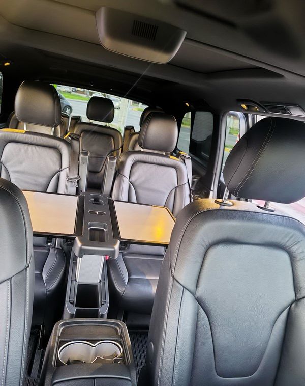 Оренда Mercedes Benz V class 2022 року на весілля в Києві