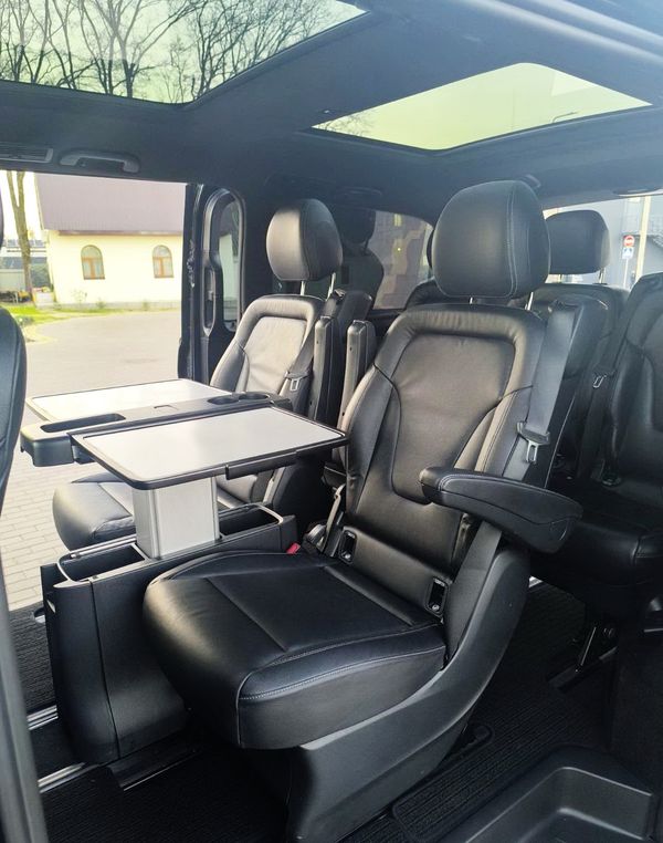 Оренда Mercedes Benz V class 2022 року на весілля в Києві