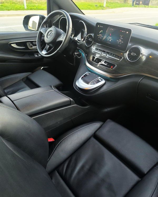 Оренда Mercedes Benz V class 2022 року на весілля в Києві