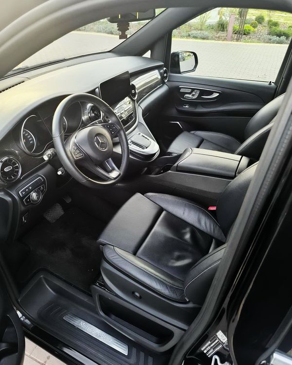 Оренда Mercedes Benz V class 2022 року на весілля в Києві