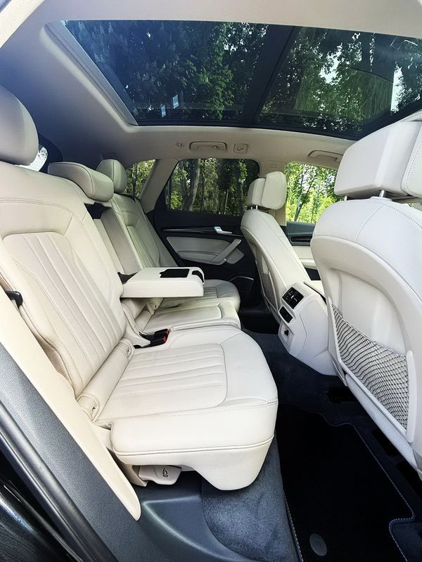 Оренда Audi Q5 чорний позашляховик на весілля з водієм в Києві Оренда Audi Q5 чорний позашляховик на весілля з водієм в Києві