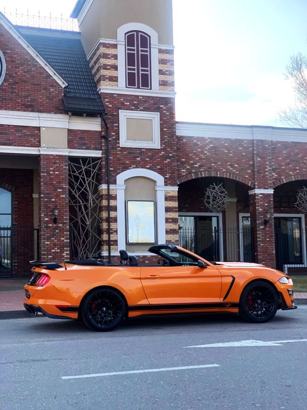 Аренда Ford Mustang Gt оранжевый кабриолет для фото видео съемки цена в Киеве