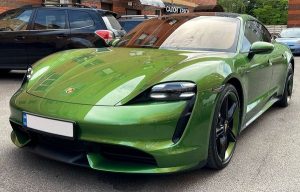 Прокат Porsche Taycan Turbo без водія для фото відео