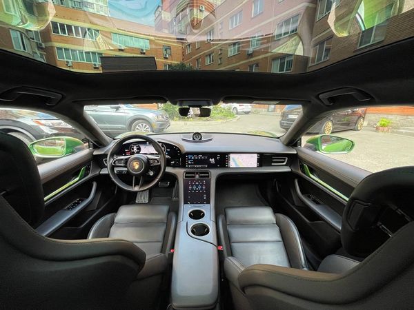 Прокат Porsche Taycan Turbo без водія для фото відео