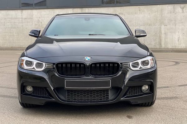 Прокат BMW 328i без водія на весілля з водієм