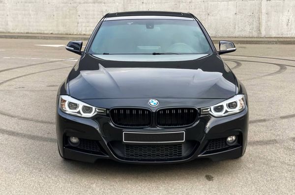 Прокат BMW 328i без водія на весілля з водієм