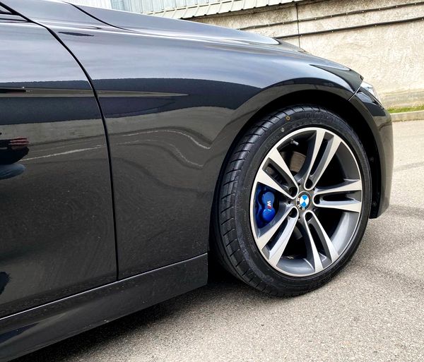 Прокат BMW 328i без водія на весілля з водієм