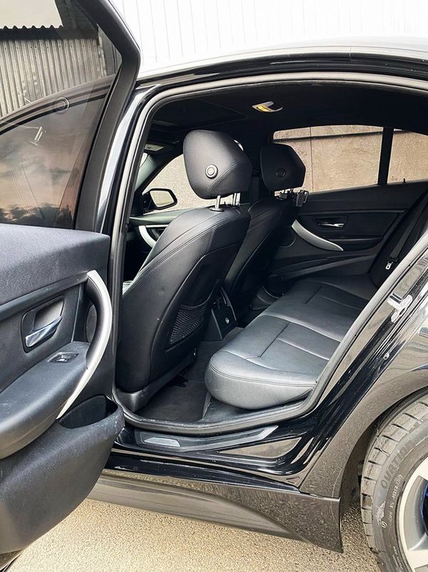 Прокат BMW 328i без водія на весілля з водієм