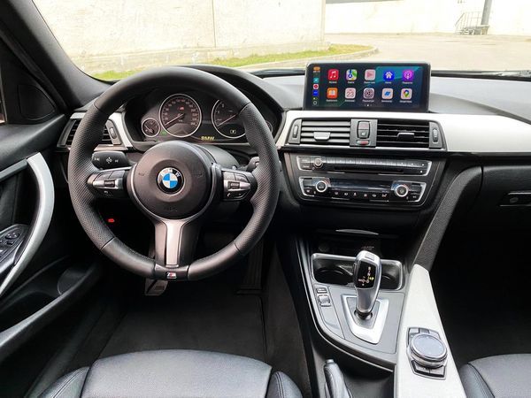 Прокат BMW 328i без водія на весілля з водієм