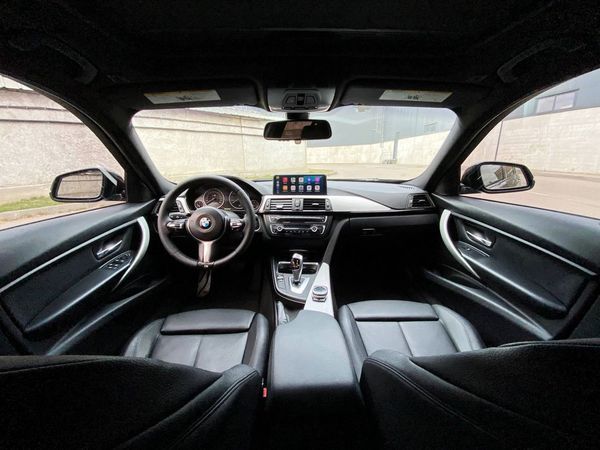 Прокат BMW 328i без водія на весілля з водієм