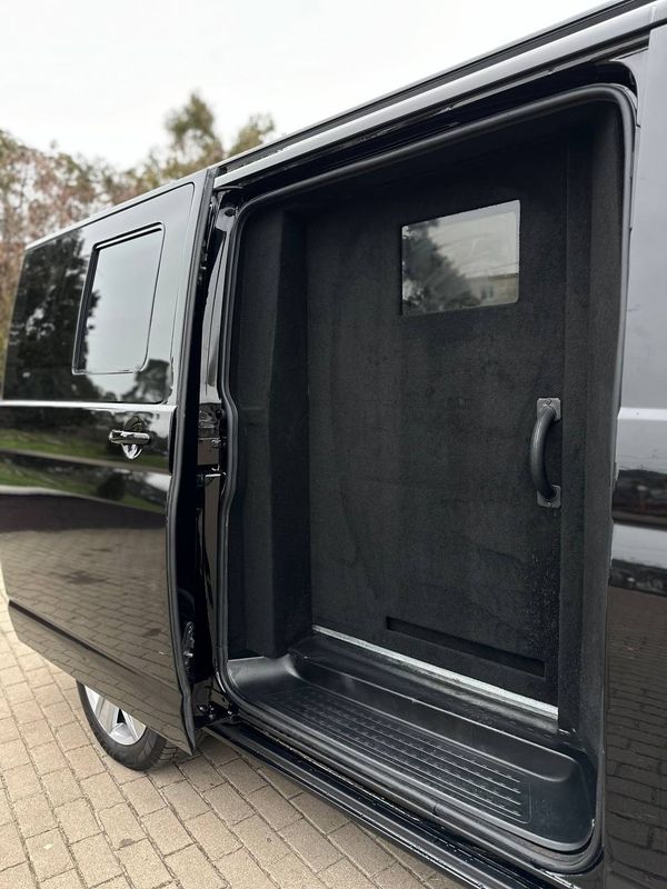 Оренда броньований мікроавтобус Volkswagen Transporter T6 B6 з водієм Київ ціна