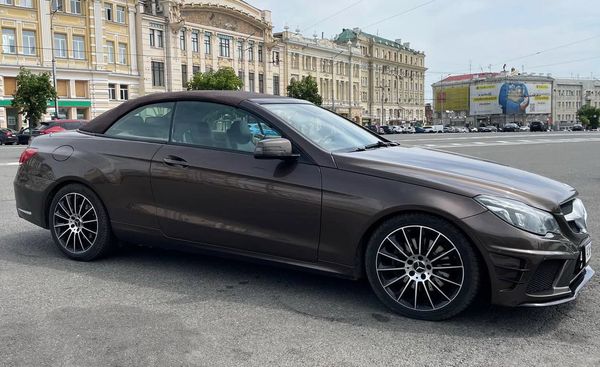 Кабріолет Mercedes E350 BLUETEC на весілля для зйомки фотосесії