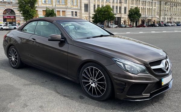 Кабріолет Mercedes E350 BLUETEC на весілля для зйомки фотосесії