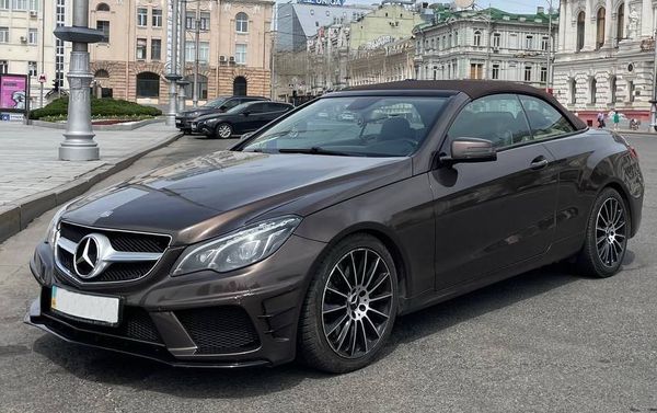Кабріолет Mercedes E350 BLUETEC на весілля для зйомки фотосесії