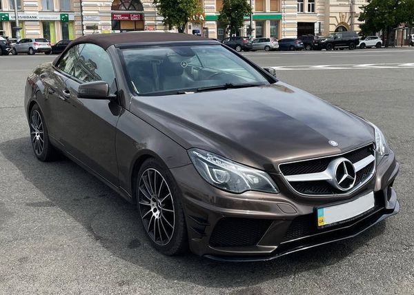 Кабріолет Mercedes E350 BLUETEC на весілля для зйомки фотосесії