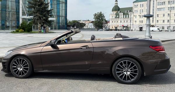 Кабріолет Mercedes E350 BLUETEC на весілля для зйомки фотосесії