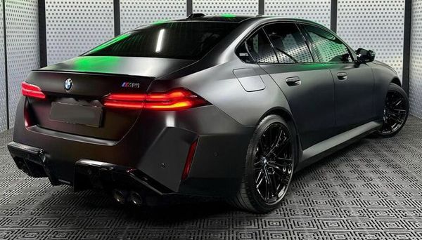 Прокат BMW M5 G90 без водія подобово Київ