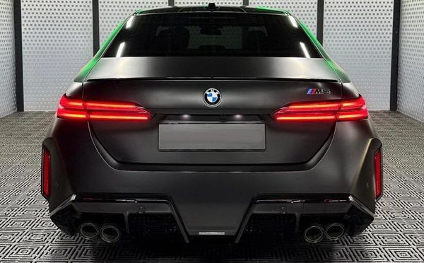 Прокат BMW M5 G90 без водія подобово Київ