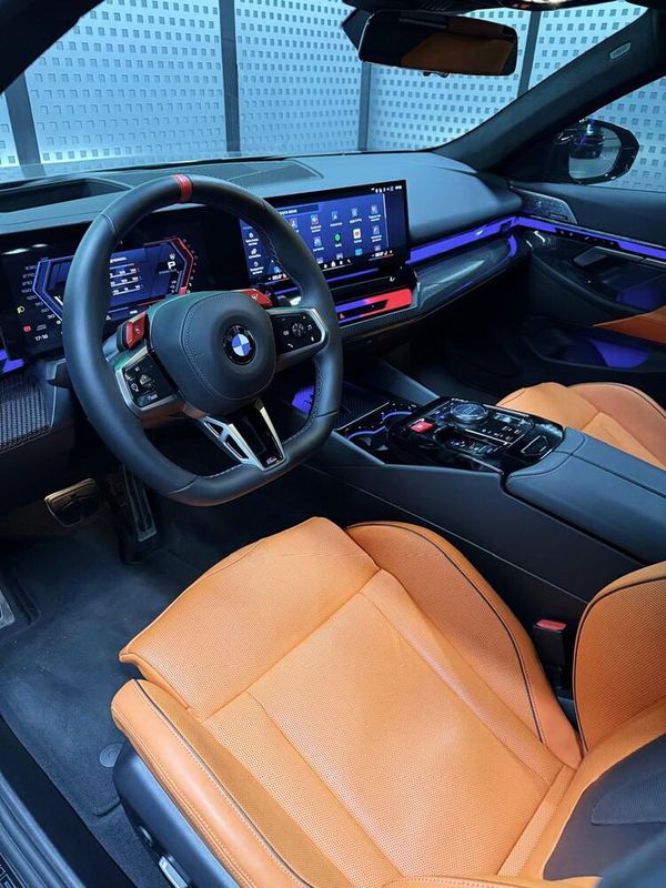 Прокат BMW M5 G90 без водія подобово Київ
