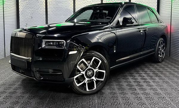 Прокат Rolls-Royce Cullinan без водія для фото відео зйомки