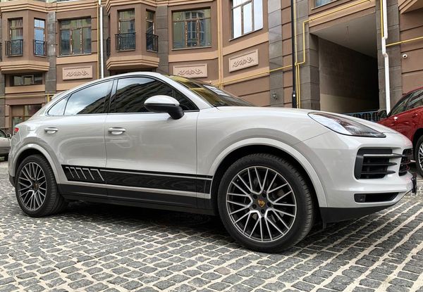 Прокат Porsche Cayenne Coupe без водія в Києві ціна