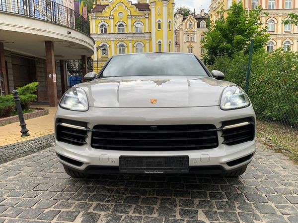 Прокат Porsche Cayenne Coupe без водія в Києві ціна