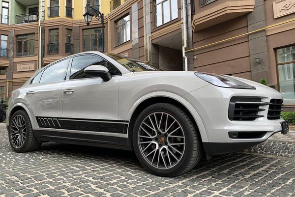 Прокат Porsche Cayenne Coupe без водія в Києві ціна
