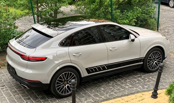 Прокат Porsche Cayenne Coupe без водія в Києві ціна