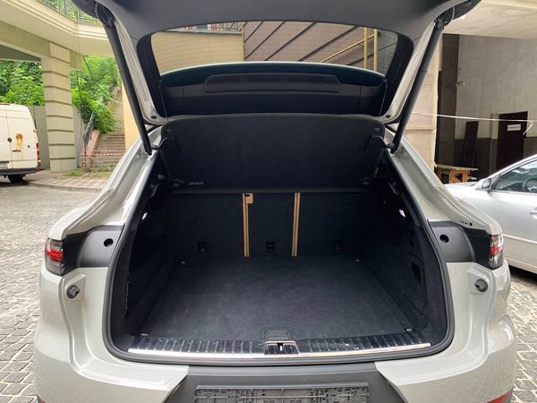 Прокат Porsche Cayenne Coupe без водія в Києві ціна