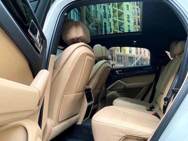 Прокат Porsche Cayenne Coupe без водія в Києві ціна