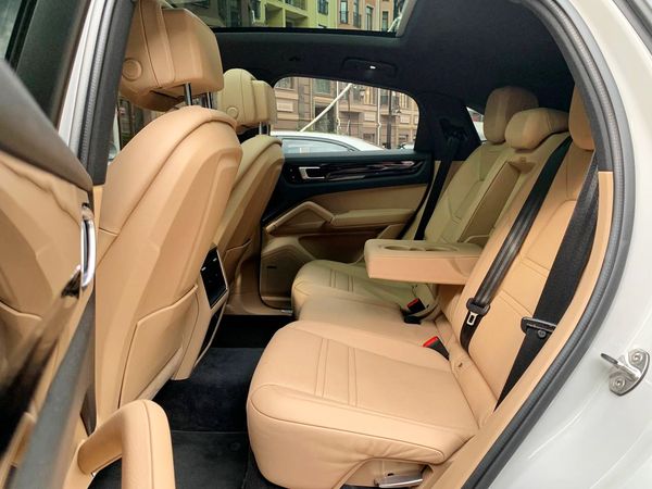 Прокат Porsche Cayenne Coupe без водія в Києві ціна