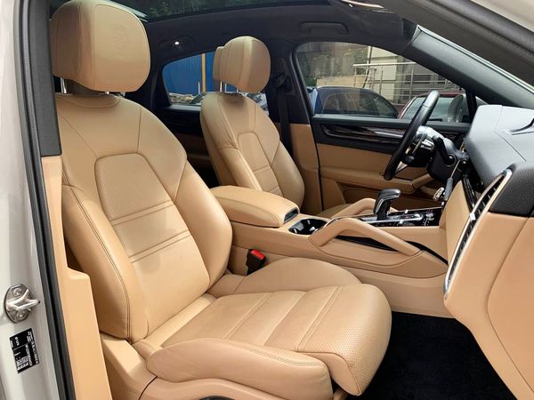 Прокат Porsche Cayenne Coupe без водія в Києві ціна