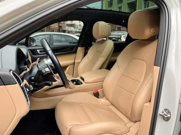 Прокат Porsche Cayenne Coupe без водія в Києві ціна