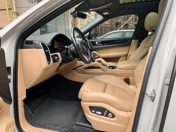Прокат Porsche Cayenne Coupe без водія в Києві ціна