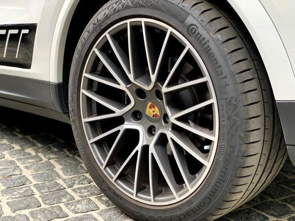Прокат Porsche Cayenne Coupe без водія в Києві ціна
