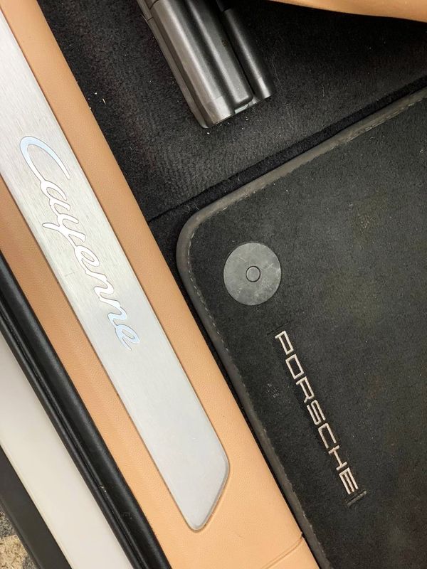 Прокат Porsche Cayenne Coupe без водія в Києві ціна